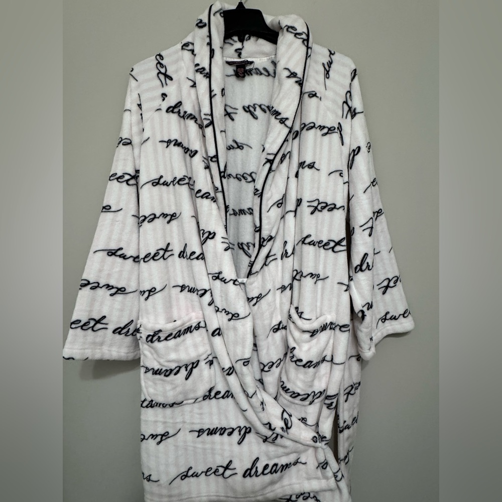 Victoria’s Secret Robe - Picture 2 of 5